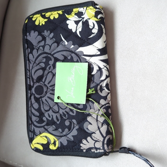Vera Bradley wristlet/ wallet - Picture 2 of 4